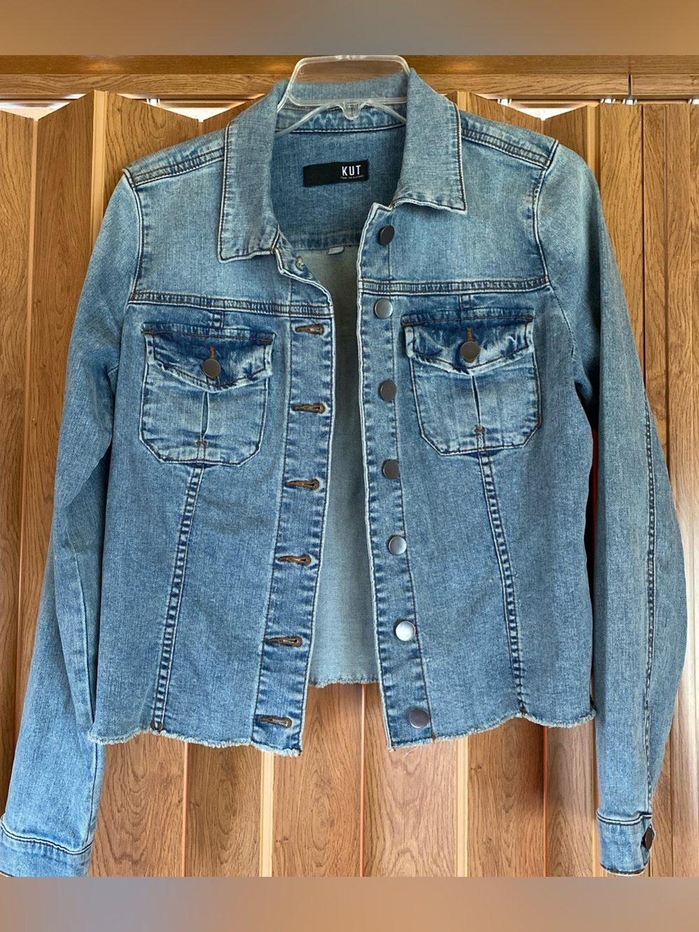 Kut from the Kloth Kara Jean Denim Trucker Jacket Sz M Acid Wash Frayed Raw Hem